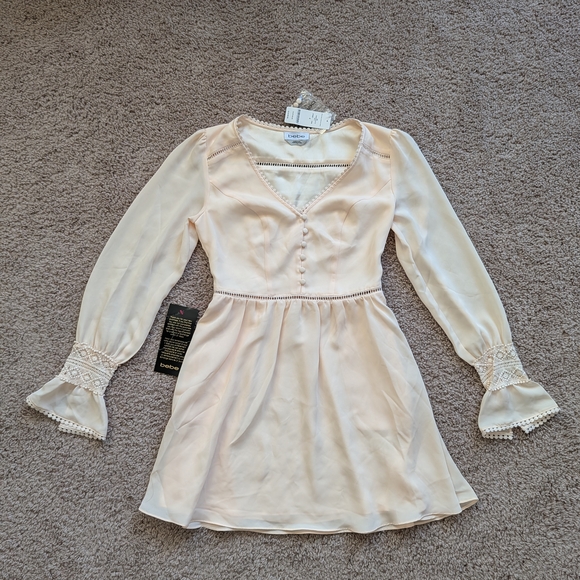 Bebe Cream Button Up Bell Sleeve GGT Lace Mini Dress NWT Size 4 - Picture 2 of 13